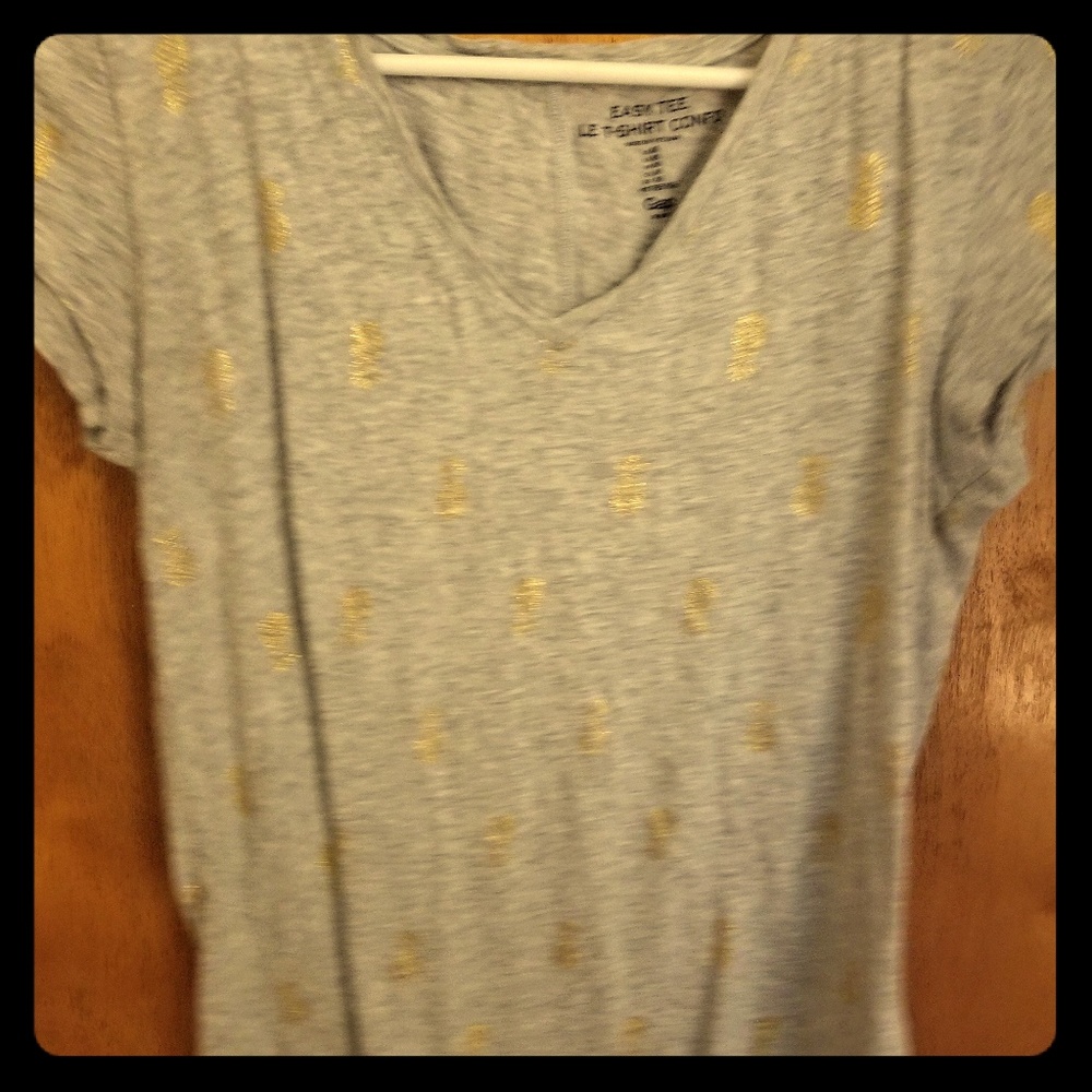 Gap pineapple v neck short sleeve